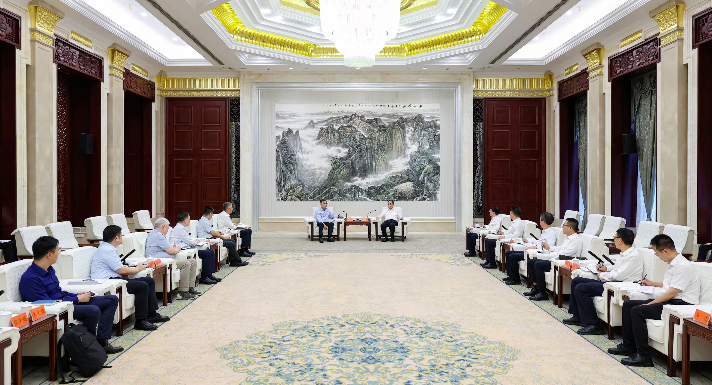 贵州省委书记徐麟会见KY开元官网董事长刘天文一行